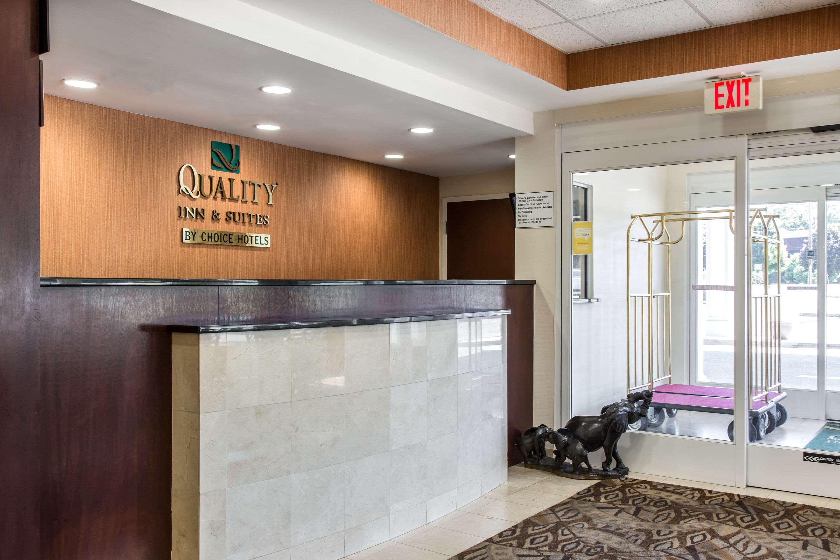 Quality Inn & Suites Danbury Near University Eksteriør bilde